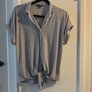 Adrianna Papell Black & White Short-Sleeve Button-Front Tie-Hem Top